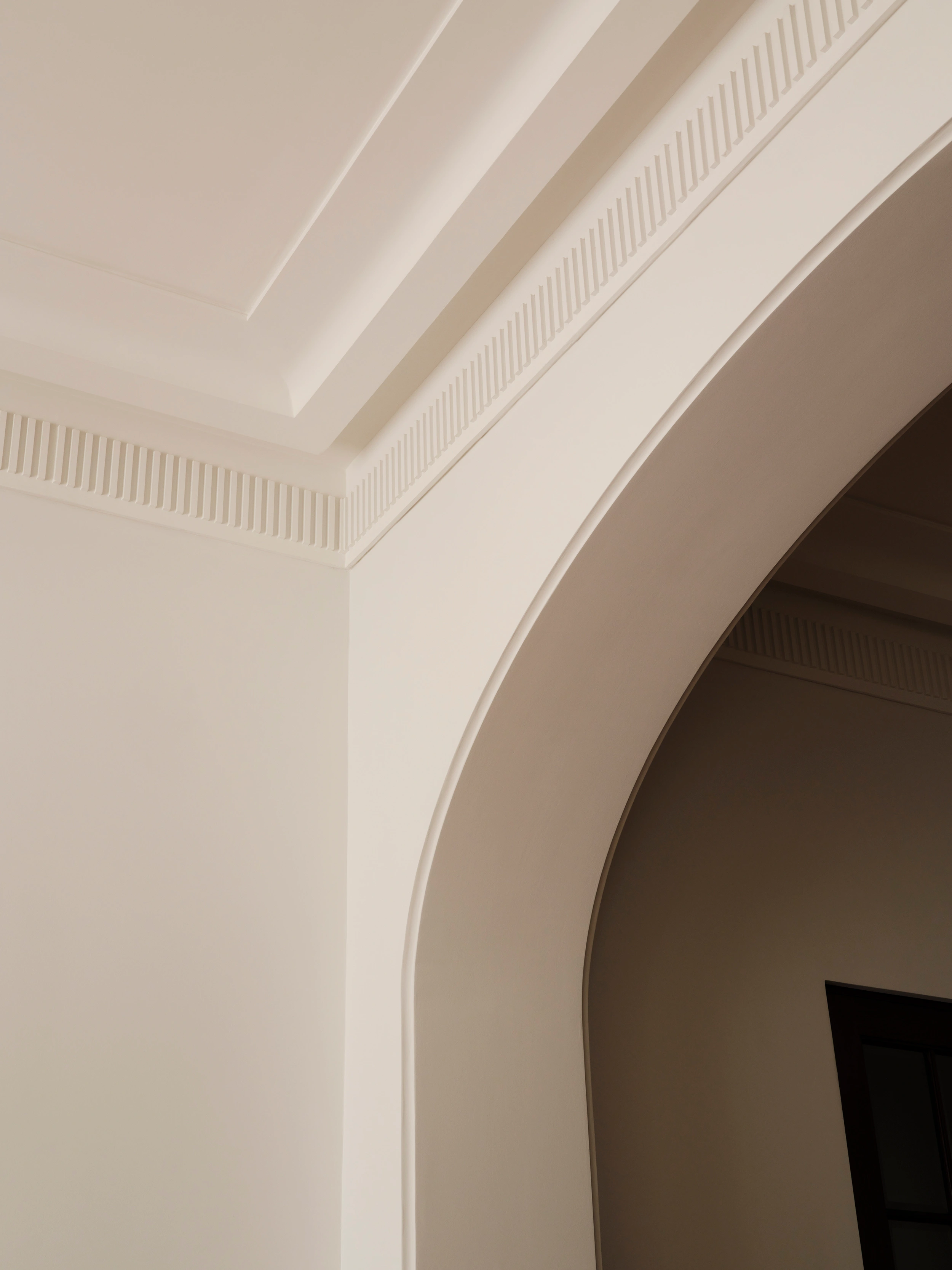 Kolonaki apartment — arch and ceiling detail